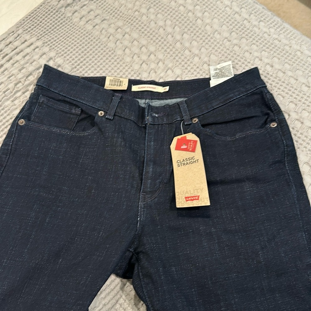 Classic straight Levi’s - NWT size 10